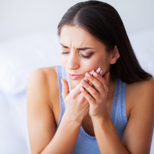 woman with tooth pain needing emergency dentist in Las Vegas